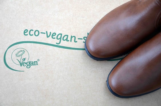 Anifree Shoes - der Online-Versandhandel für vegane Schuhe. Verschickt wird grundsätzlich plastikfrei und auf Wunsch auch in schon gebrauchten Kartons.