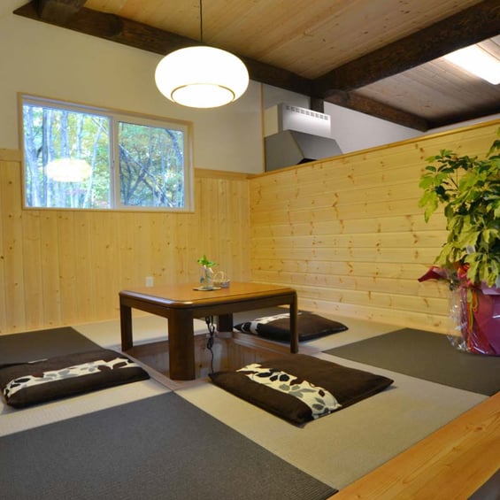 掘りごたつのある琉球畳の和室