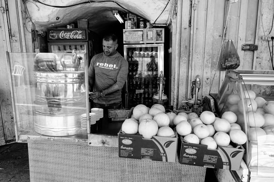 A coffee stall at Ha Neviim street in front of Damascus gate © François Struzik - simply human 2019 - Jerusalem