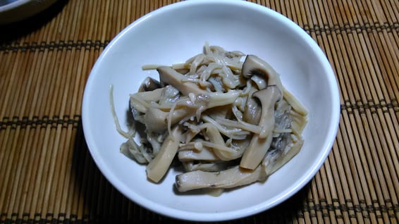 お客様からの頂き物・きのこ煮物の写真