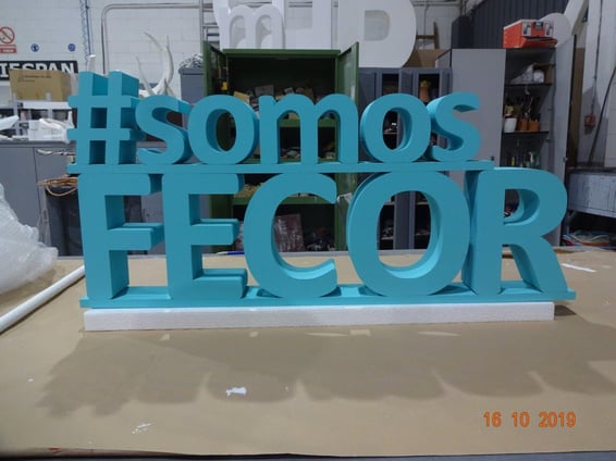 Hashtag corporeo para evento escenario
