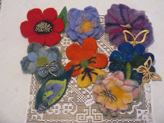 von li oben: Roter Mohn, Phantasia, Papillon, li. mitte: Libellula, Viola, Butterfly, li. unten: Lilies,  Libellula rosa