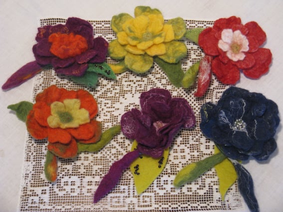 von li. oben: Grandezza, Springtime, Principessa, li. unten: Sommerzeit, Midsummer Rose, Midnight