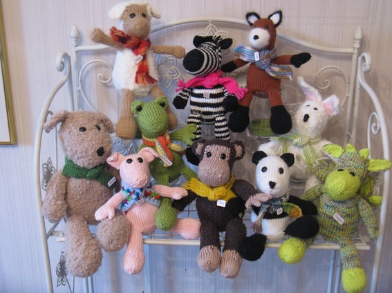 Hund Strolchi, Schaf Molly, Frosch Ferdinand, Schwein Piggy, Affe Bobby, Zebra Luise, Fuchs Foxi, Hase Hasenmax, Panda Tao, Drache Dragomir