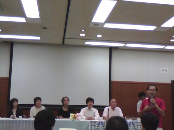 会場から越谷市民の発言「被災者支援じゃなくて一緒にしているんです。」