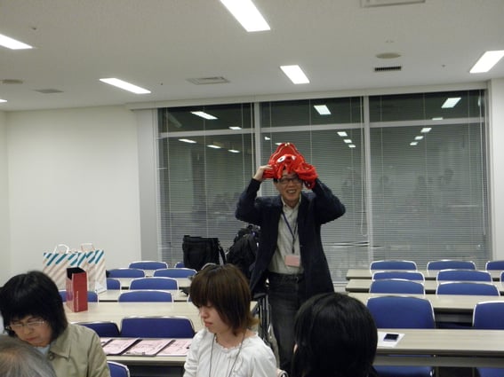 タコ委員長〜でも、ほんとは赤い羽中央共同募金会の偉い人です。