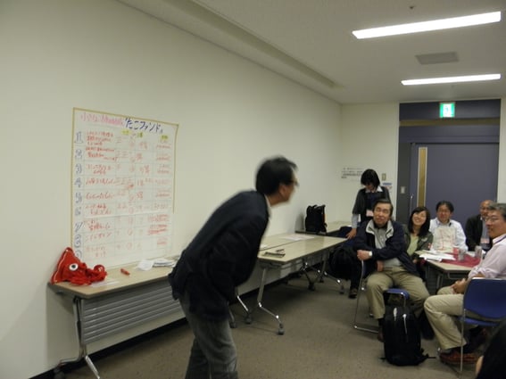 ドラムロールとともに、タコ委員長が