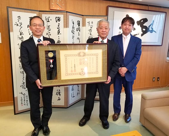 旭日単光章受賞後、大分県日出町の本田町長にご報告しました