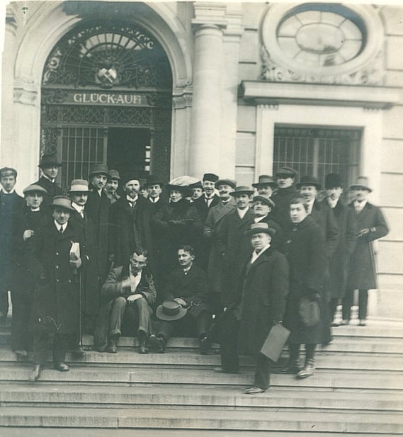 Polnische Studenten vor dem Hochschul Portal 1919