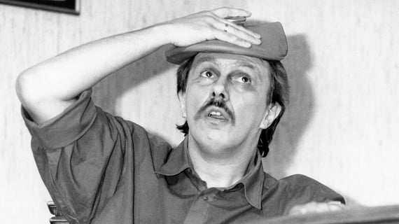 Der irre Theodor | Schwank von Emil Stürmer