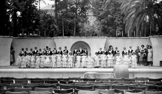 Doc. Francine & Denis Miras - Année 1950 - Le quadrille des lanciers