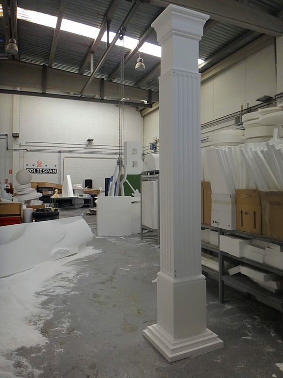 Columna tallada en poliespan de alta densidad. 3,20 m de altura. Mecanizados de Poliespan > www.corporeos.com