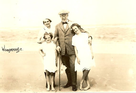 Carl Wolff mit Frau Angela und den Kindern Anneliese und Elsemarie im Juli 1923 auf Wangerooge