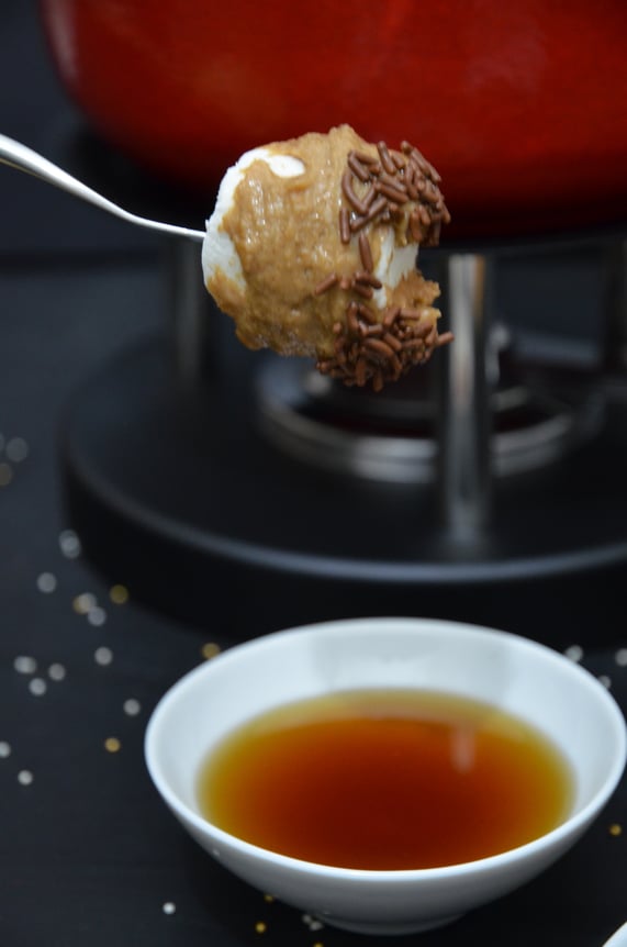 Marshmallows eignen sich zum Dippen perfekt für diese süße Fondue-Variante.