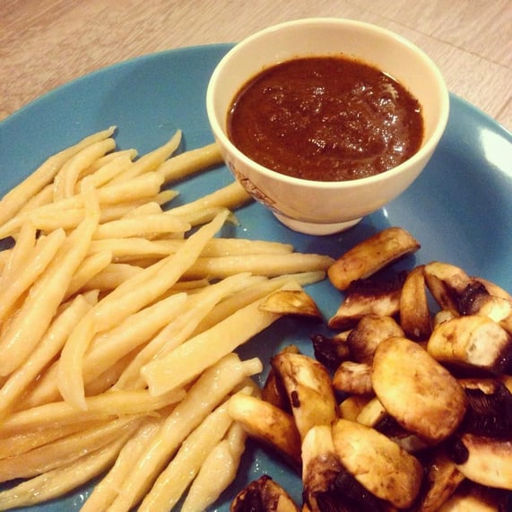 Spätzle mit brauner Soße und Pilzen, vegan