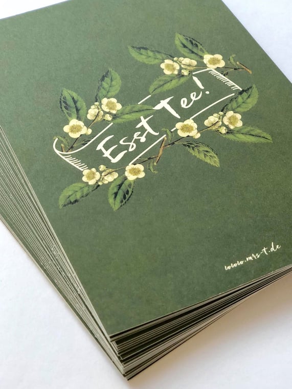 Mrs T Mottopostkarten: Esst Tee!