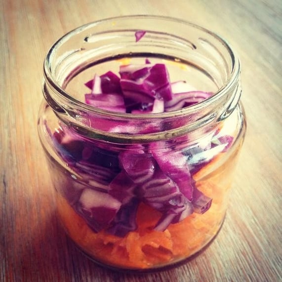 Möhren-Rotkohlsalat.