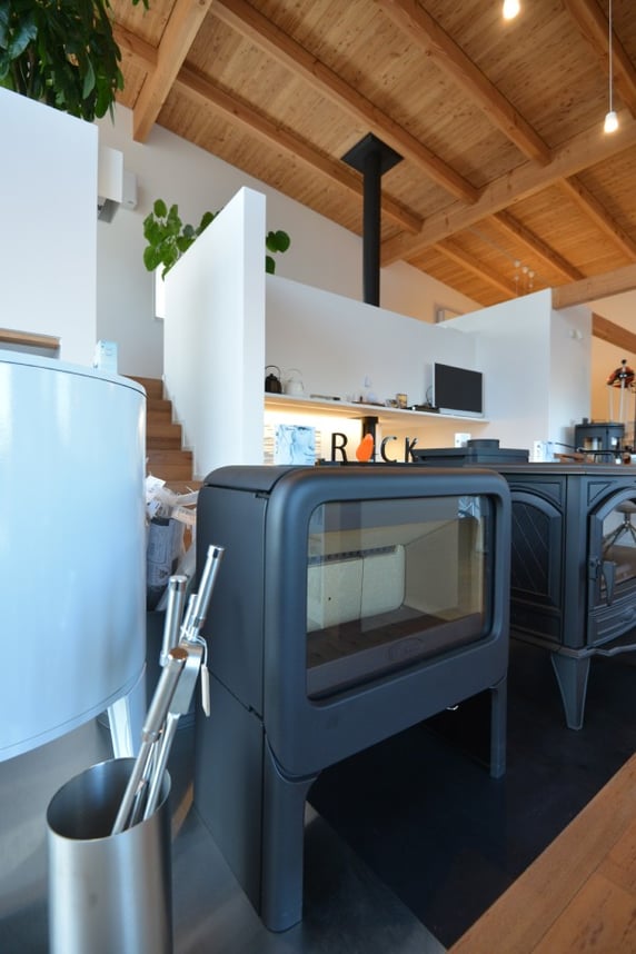 内田の家　松本市　新築工事　長野県松本市の建築家　建築設計事務所　ヤマショー安曇野ショールーム　薪ストーブ　ＭＥＴＯＳ　ドブレＲＯＣＫ５００ＴＢ