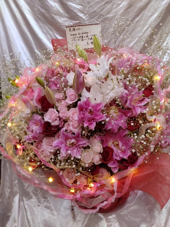 光るLED付き誕生祝フラワーアレンジ