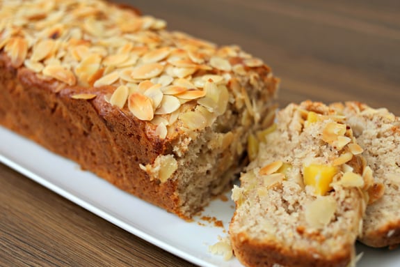 Bild zum Rezept für Steamer und Dampfgarer: Bananen-Mango-Cake.