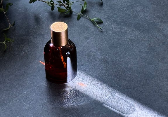 真鍮ゴールドの香水キャップ