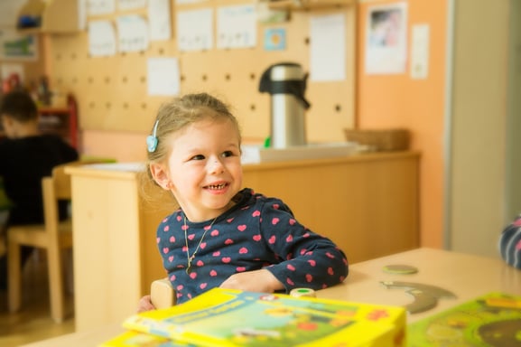 mädchen-im-vinco-heilpädagogischer-kindergarten-frohes-kind