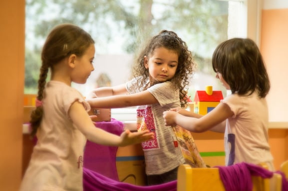 mädchen-im-vinco-heilpädagogischer-kindergarten-vielfalt