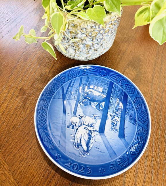 小笠原こどもとかぞくのカウンセリングルーム。ロイヤルコペンハーゲン。イヤープレート。子どもと家族との出会い。物語。