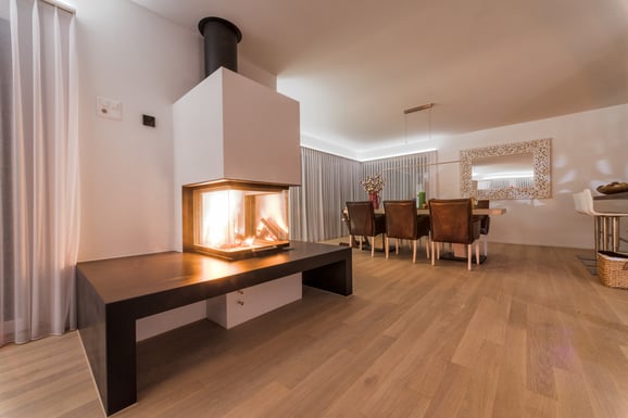 Monoblocco per camino STAFFIERI: Il modello di tre lati si integra perfettamente nello spazio abitativo.