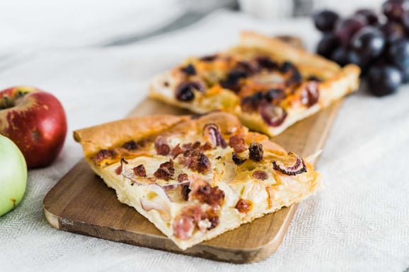 Trauben-Chorizo-Apfel-Speck Kuchen aus dem Dampfgarer.