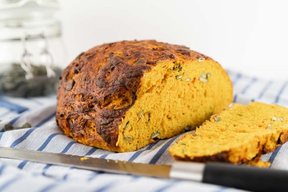 Kürbisbrot aus dem Dampfgarer.