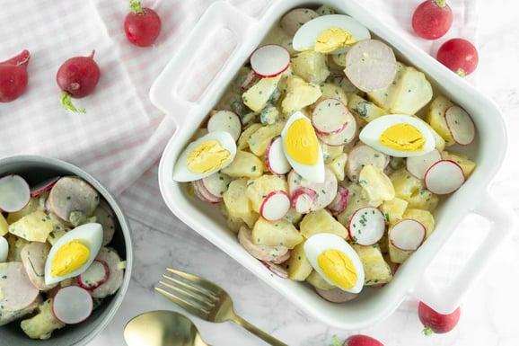 Cervelat-Kartoffel-Salat aus dem Dampfgarer.