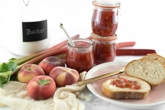 Pfirsich-Rhabarber-Konfitüre aus dem Dampfgarer.