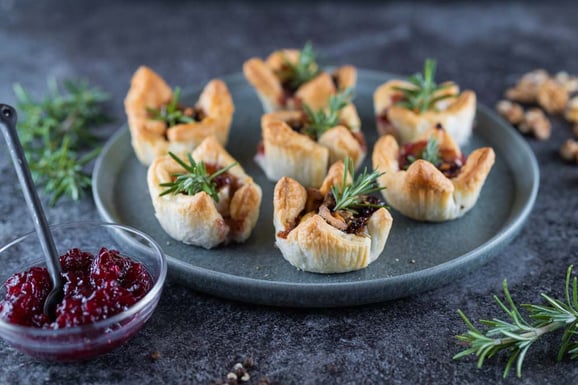 Preiselbeer-Camembert-Häppchen aus dem Dampfgarer.