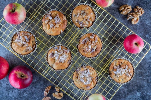 Apfel-Muffins mit Baumnuss-Crumble aus dem Dampfgarer.