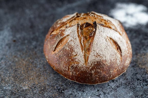 Rustikales Roggenbrot aus dem Dampfgarer.