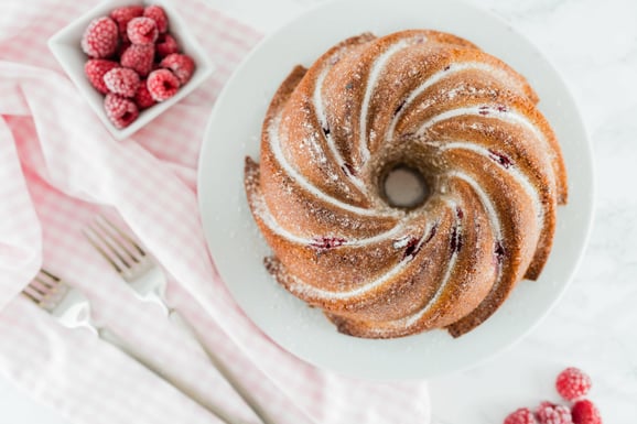 Himbeer-Gugelhupf aus dem Dampfgarer.