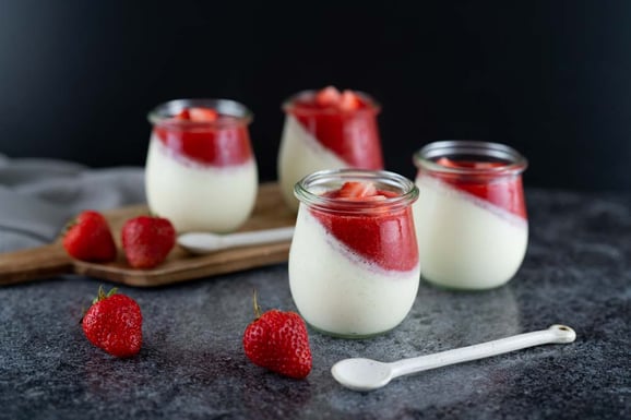 Erdbeer Panna-Cotta aus dem Dampfgarer.