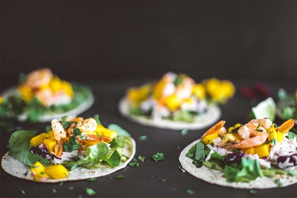 Exotische Tacos mit Shrimps aus dem Dampfgarer.