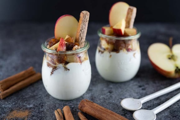 Apfel-Marroni-Schichtdessert aus dem Dampfgarer.