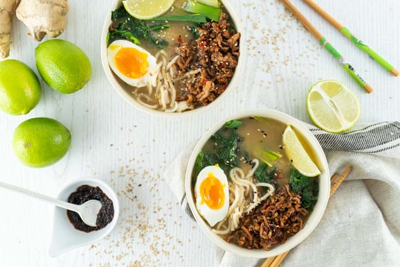 Tantanmen Ramen aus dem Dampfgarer.