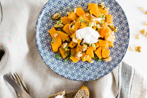 Lauwarmer Kürbissalat mit Frischkäse aus dem Dampfgarer.