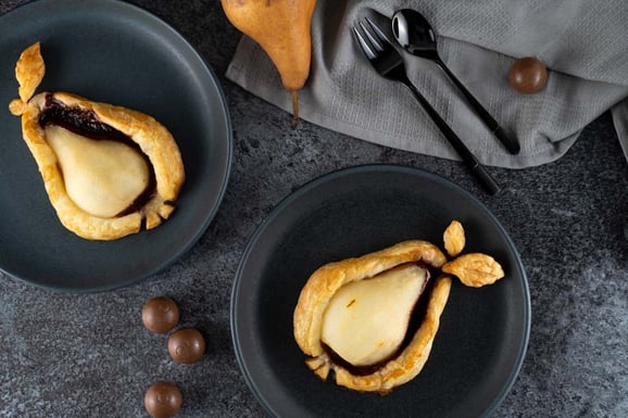 Schoko-Brinen auf Blätterteig aus dem Dampfgarer.