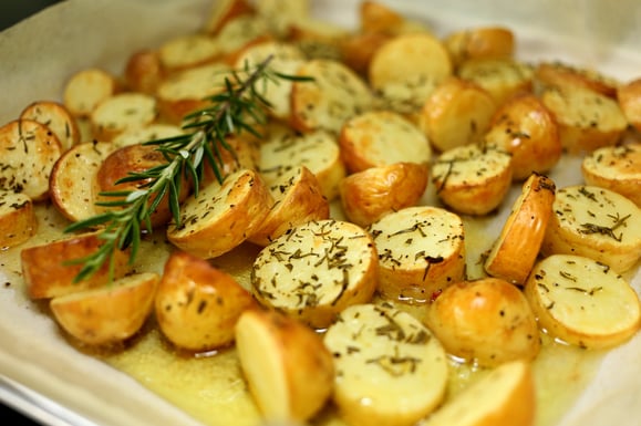 Bild zum Rezept für Steamer und Dampfgarer: Rosmarin-Kartoffeln.