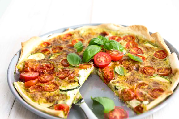 Tomaten-Basilikum-Zucchini Tarte aus dem Dampfgarer.