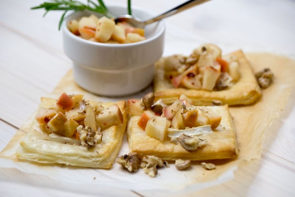 Steamhaus - Rezept für Kombi-Steamer und Dampfgarer: Blätterteigküchlein mit Rosmarin-Ziegenkäse-Äpfeln.