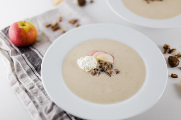 Selleriesuppe mit Apfel und Marroni aus dem Dampfgarer.