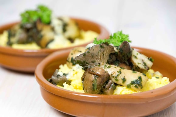 Polenta mit Pilzragout aus dem Dampfgarer.