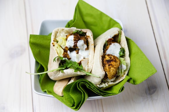 Rezept für Kombi-Steamer und Dampfgarer: Pita-Brot mit Tagine-Poulet und Zaziki.