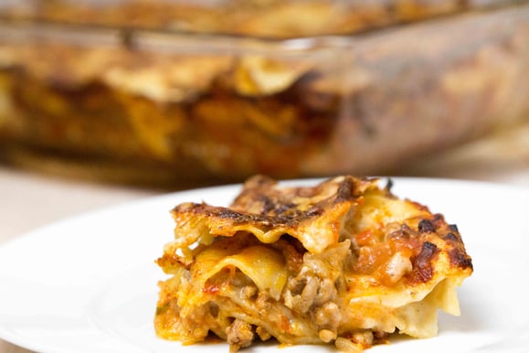 Klassische Lasagne Bolognese aus dem Dampfgarer.